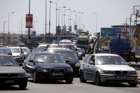 Κηφισός : Ουρές χιλιομέτρων από ανατροπή φορτηγού