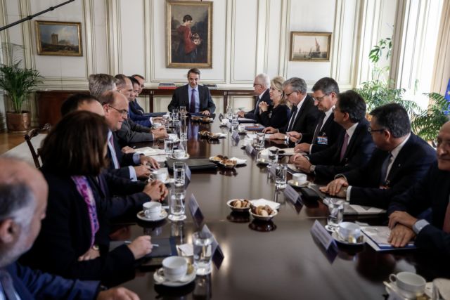 Μητσοτάκης : Ζήτησε άμεση μείωση στις τραπεζικές προμήθειες για τις συναλλαγές