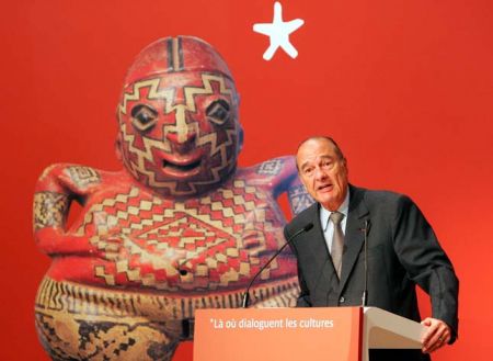 Ο πρόεδρος και τα «πρωτόγονα» εκθέματα