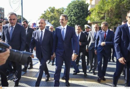 Από Αριστοτέλους και Τσιμισκή ξεκίνησε τη βόλτα του ο Πρωθυπουργός