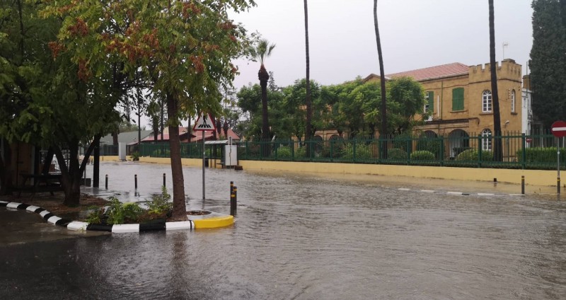 Λευκωσία: Πλημμύρισαν δρόμοι από τις καταρρακτώδεις βροχές