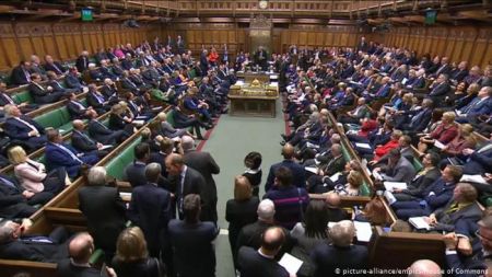 Λονδίνο: Θα περάσει η κυβερνητική πρόταση για πρόωρες εκλογές;