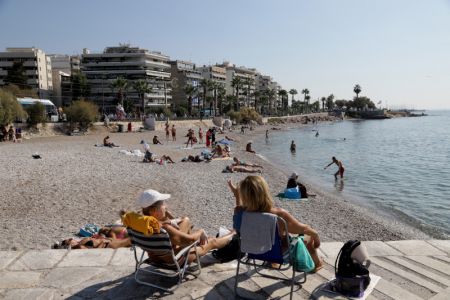 Πήγαν στις παραλίες μετά την παρέλαση