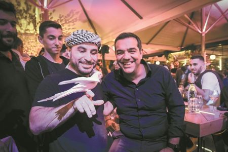 Αντιπολίτευση εκτός θέματος