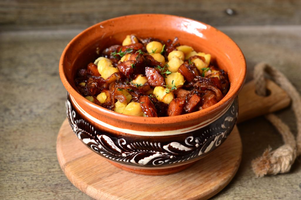 Ρεβίθια με καραμελωμένα κρεμμύδια