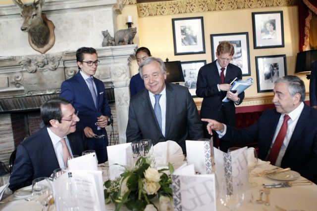 Κυπριακό: Οι πρωτοβουλίες Αναστασιάδη για την επανέναρξη των συνομιλιών