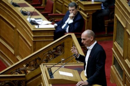 Βουλή : Ένταση με Βαρουφάκη και Χρυσοχοΐδη
