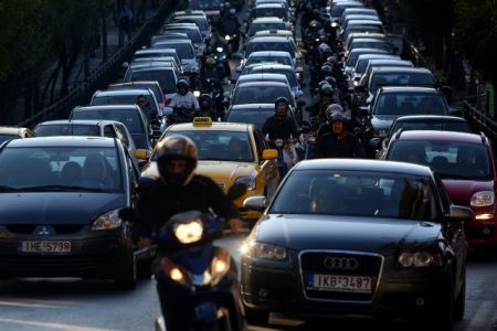 Κίνηση στους δρόμους: Στο κόκκινο η ταλαιπωρία