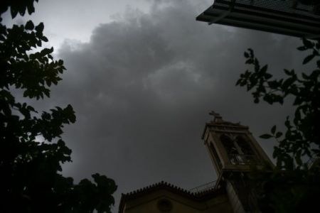 Καιρός : Βροχές, καταιγίδες και χαλάζι την Παρασκευή