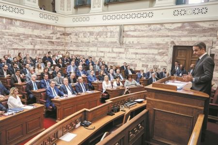 Υπόγειες γκρίνιες και κρυφές ελπίδες στη ΝΔ