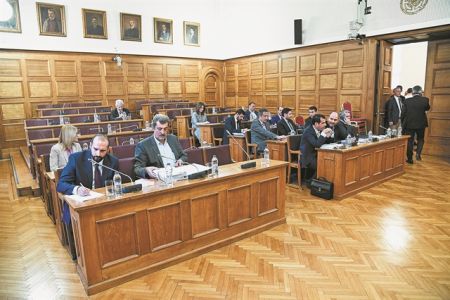 Στην κόψη του ξυραφιού η Προανακριτική