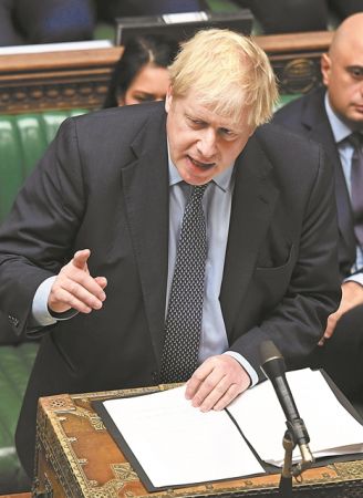 Σωσίβιο στις κάλπες ψάχνει ο Τζόνσον