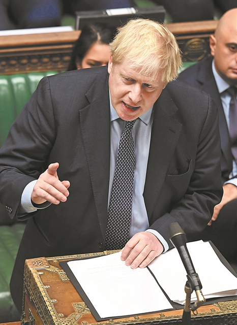 Σωσίβιο στις κάλπες ψάχνει ο Τζόνσον