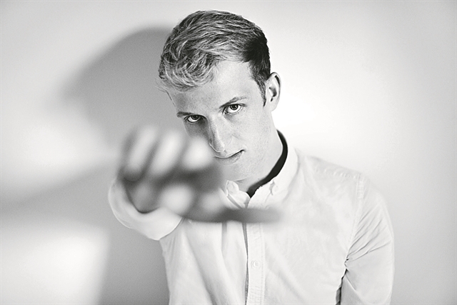 «Οσο γράφουμε για τη βία τόσο την ξορκίζουμε»