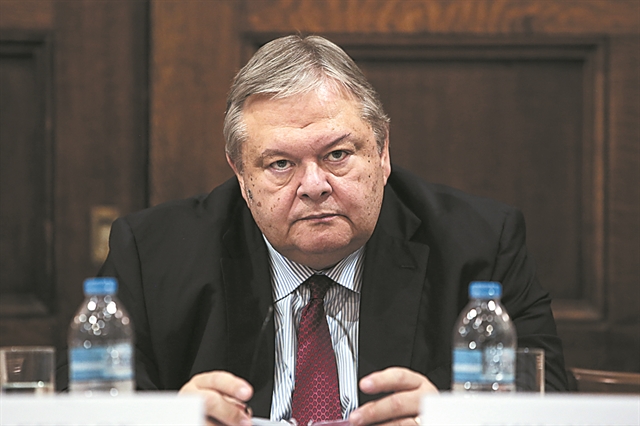 Μένουμε Ευρώπη; Πώς ο Βενιζέλος άναψε φωτιά στο πολιτικό σκηνικό