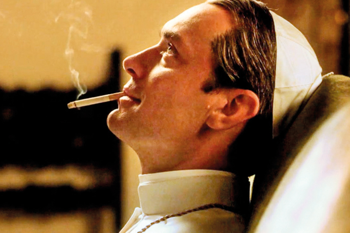 Τζουντ Λο: Το ράσο δεν κάνει τον… πάπα