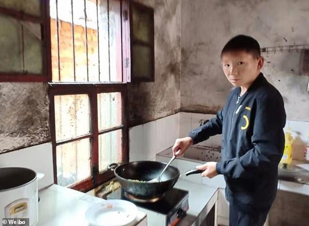 Ένας 34χρονος ζει «παγιδευμένος» σε σώμα παιδιού