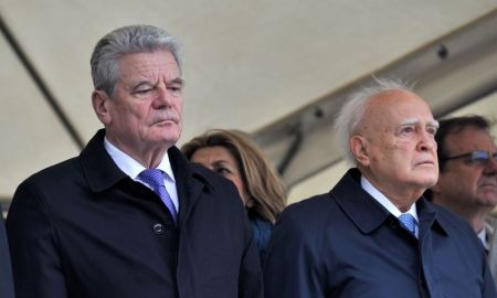 Γιόακιμ Γκάουκ: Αναγκαίο να εμπνεόμαστε από προσωπικότητες όπως ο Κάρολος Παπούλιας