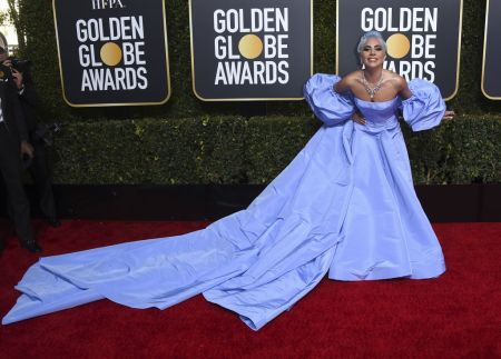 Lady Gaga: To επίμαχο φόρεμα, η κλοπή και η δημοπρασία