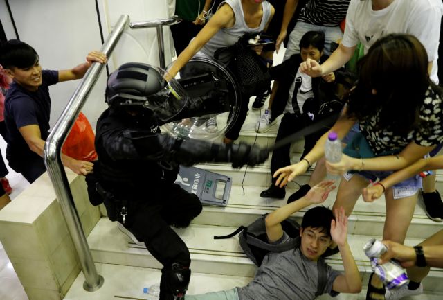 Χονγκ Κονγκ : Βίαιων συγκρούσεων συνέχεια – 3 τραυματίες σε κρίσιμη κατάσταση