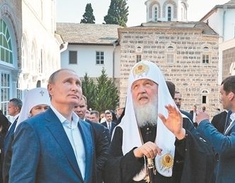 Στη Μόσχα ο Δένδιας – Στήνουν γέφυρες στη σκιά του Ουκρανικού