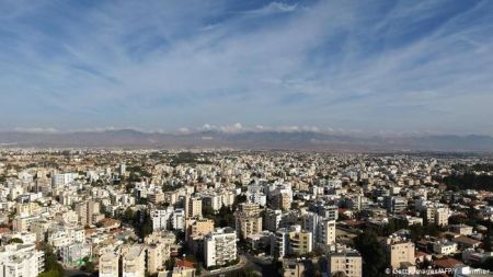 Deutsche Welle: Εκτεθειμένη η κυπριακή κυβέρνηση για τα «χρυσά» διαβατήρια