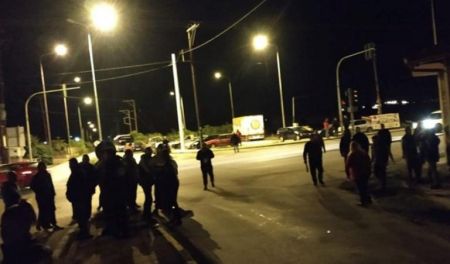 Νάουσα : Μπλόκο κατοίκων σε πρόσφυγες – Εντονες αντιδράσεις