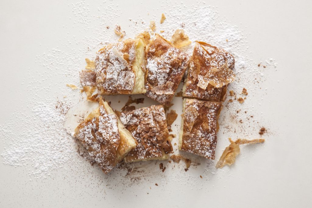 Μπουγάτσα με κρέμα και έτοιμο φύλλο