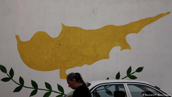 H Κύπρος ανακαλεί τη «χρυσή βίζα»