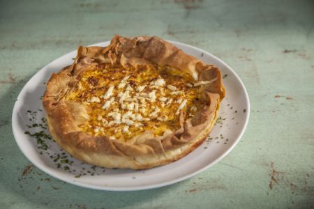 Κολοκυθόπιτα Λακωνίας με γλυκό τραχανά, κανέλα και γαρίφαλο