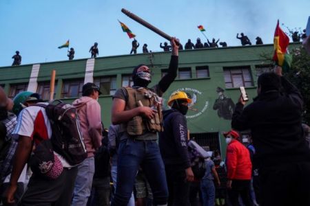 Πολιτική κρίση στη Βολιβία : Η κυβέρνηση καταγγέλλει απόπειρα πραξικοπήματος