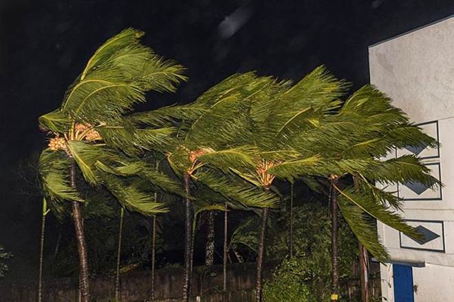 Κυκλώνας Μπουλμπούλ:  Σαρώνει τις ακτές του Μπαγκλαντές, 2 νεκροί