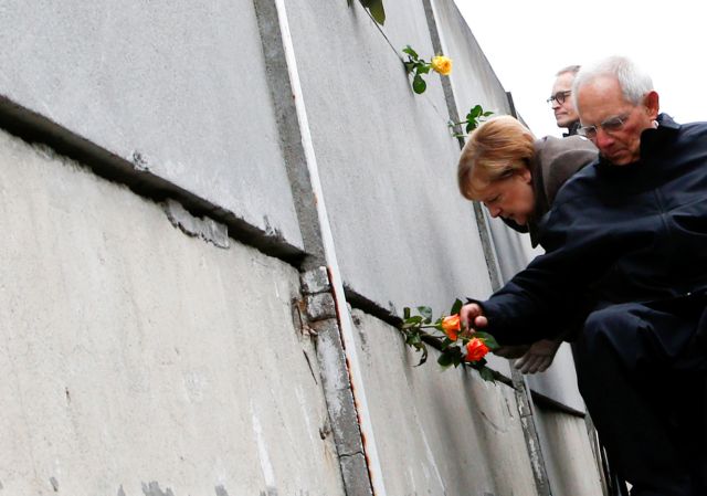Μέρκελ για το Τείχος Βερολίνου: Να αγωνιστούμε κατά του μίσους και του ρατσισμού