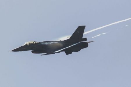 Επίδειξη μαχητικών αεροσκαφών στον Φλοίσβο