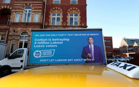 Brexit: Ο Φαρατζ δεν διεκδικεί τις έδρες των Συντηρητικών