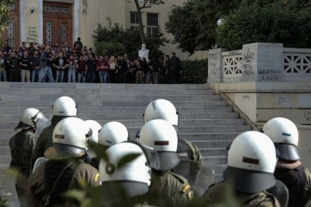 Πέτσας : Ο ΣΥΡΙΖΑ επιλέγει πάλι να ταυτιστεί με τους μπαχαλάκηδες