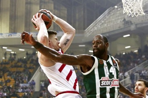 Αρμάνι: Στα «πιτς» για ένα μήνα ο Γκουντάιτις