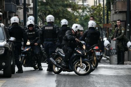 Δύο προσαγωγές κατά την αστυνομική εκκένωση κτιρίου στα Εξάρχεια