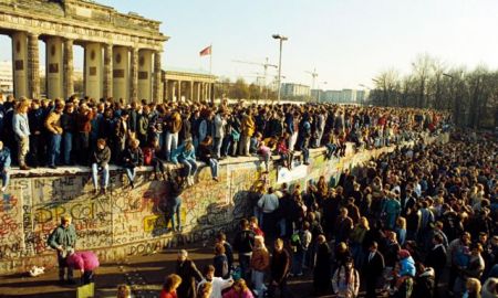 Η ολοκληρωμένη ιστορία της πτώσης του Τείχους του Βερολίνου