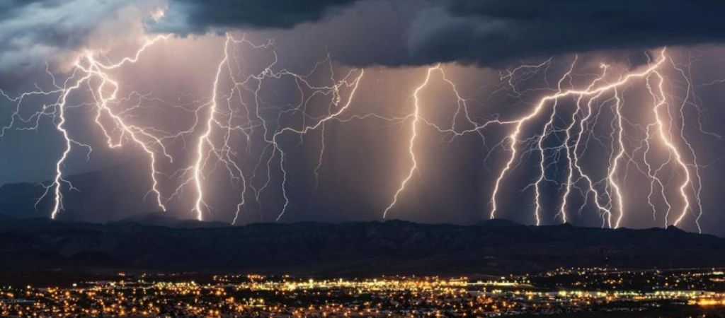 Καιρός : Τι λένε οι μετεωρολόγοι για τις καταιγίδες στην Αττική