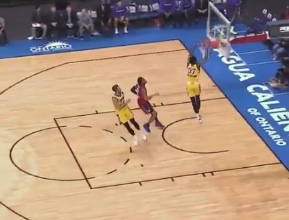 Εντυπωσιακός ο Κώστας Αντετοκούνμπο με τη θυγατρική των Λέικερς