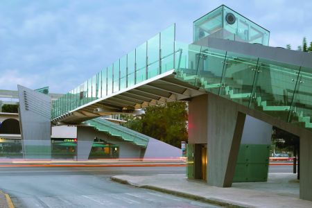 Γεφυρώνοντας παραδόσεις