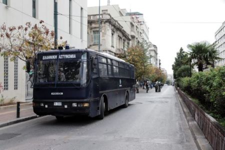 Πορεία αντιεξουσιαστών στο κέντρο της Αθήνας