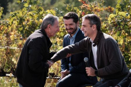 Επιστροφή ειδικού φόρου κατανάλωσης στο κρασί υποσχέθηκε ο Μητσοτάκης