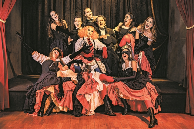 Μιούζικαλ: Η ωραία κυρία τραγουδά σε καμπαρέ!