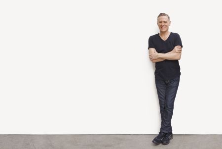 Ο ροκ σταρ Μπράιαν Ανταμς στην Αθήνα