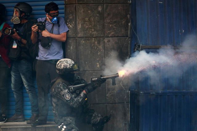 Βολιβία : Το αίμα των διαδηλωτών συνεχίζει να ρέει στους δρόμους