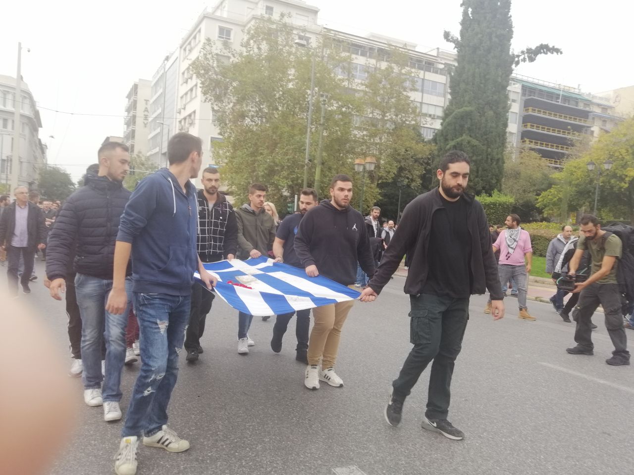 Πολυτεχνείο : Σε εξέλιξη η πορεία προς την αμερικανική πρεσβεία [συνεχής ενημέρωση]