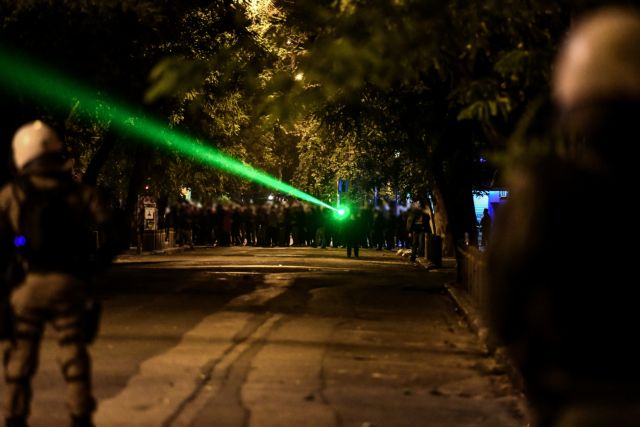 Ένταση στα Εξάρχεια – MAT και αντιεξουσιαστές σε θέσεις μάχης