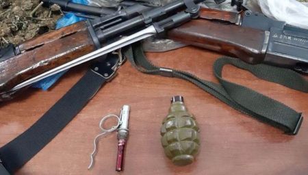 Κρήτη : Οπλοστάσιο με καλάσνικοφ, χειροβομβίδες και… κοκαΐνη σε στάνη